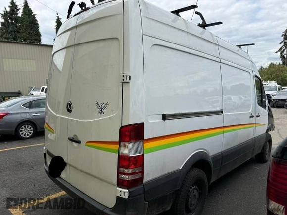 2016 Mercedes-Benz Sprinter Cargo with VIN WD3PE7DD6GP339069, listed as a Copart auction lot 81203334 with 53,121 mi miles and Salvage Title. Bid and sale history available at carsss.com. Image 4.