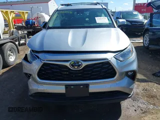 2022 Toyota Highlander XLE with VIN 5TDGZRBH4NS575217, listed as a IAAI auction lot 41863526 with 67,324 mi miles and . Bid and sale history available at DreamBid. Image 12.