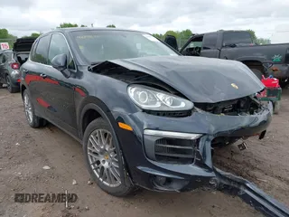 2017 Porsche Cayenne S z VIN WP1AB2A24HLA53402, wystawiony jako IAAI lot #42241178 z przebiegiem 140 801 mil mil oraz . Historia ofert i sprzedaży dostępna na DreamBid. Obrazek 19.