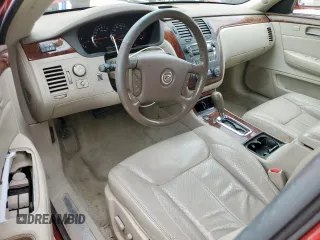 2006 Cadillac DTS 1SC z VIN 1G6KD57Y46U237570, wystawiony jako Copart lot #57211675 z przebiegiem 95 732 mil mil oraz Szkoda całkowita • Salvage title. Historia ofert i sprzedaży dostępna na DreamBid. Obrazek 8.