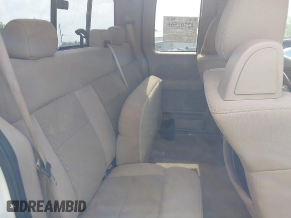 2004 Ford F-150 STX z VIN 1FTRX14W84NC21782, wystawiony jako IAAI lot #42701566 z przebiegiem 127 689 mil mil oraz . Historia ofert i sprzedaży dostępna na DreamBid. Obrazek 8.