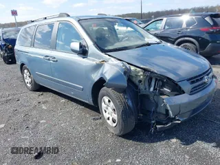 2008 Kia Sedona LX with VIN KNDMB233686204047, listed as a IAAI auction lot 41904157 with 123,700 mi miles. Bid and sale history available at carsss.com. Image 1.