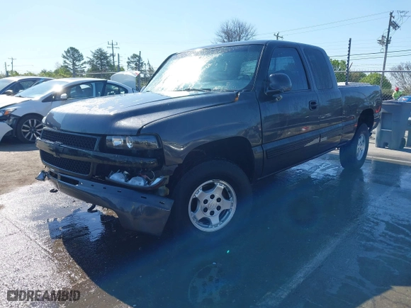 2000 Chevrolet Silverado 1500 LS with VIN 1GCEK19T2YE108024, listed as a IAAI auction lot 41880064 with 299,240 mi miles. Bid and sale history available at carsss.com. Image 17.