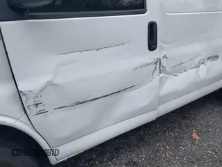 2007 Chevrolet Express Cargo Van with VIN 1GCGG25V471164110, listed as a IAAI auction lot 41996377 with 85,226 mi miles. Bid and sale history available at carsss.com. Image 6.