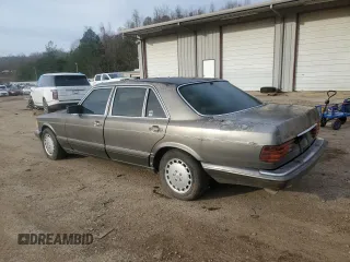 1987 Mercedes-Benz 300 with VIN WDBCB2503HA326913, listed as a Copart auction lot 45600005 with 232,194 mi miles and Clean Title. Bid and sale history available at DreamBid. Image 2.