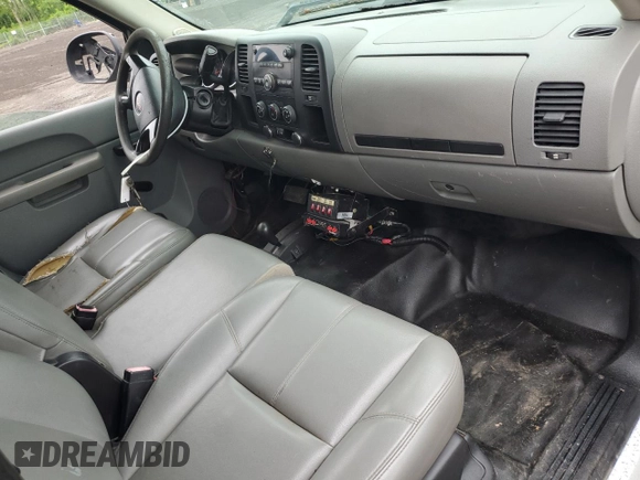 2013 GMC Sierra 2500HD Work Truck z VIN 1GT22ZC82DZ229449, wystawiony jako Copart lot #61175655 z przebiegiem Nie podano mil oraz Szkoda całkowita • Salvage title. Historia ofert i sprzedaży dostępna na DreamBid. Obrazek 8.