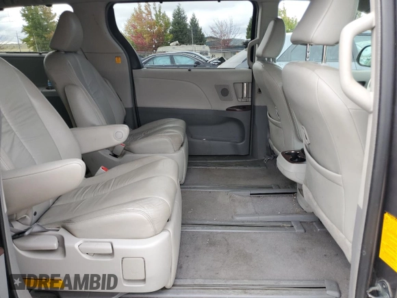 2011 Toyota Sienna XLE z VIN 5TDDK3DC8BS013239, wystawiony jako Copart lot #74852364 z przebiegiem 212 060 mil mil oraz Szkoda całkowita • Salvage title. Historia ofert i sprzedaży dostępna na DreamBid. Obrazek 11.