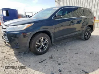 2018 Toyota Highlander LE z VIN 5TDZARFH4JS034415, wystawiony jako Copart lot #51235185 z przebiegiem 247 627 mil mil oraz Szkoda całkowita • Salvage title. Historia ofert i sprzedaży dostępna na DreamBid. Obrazek 1.