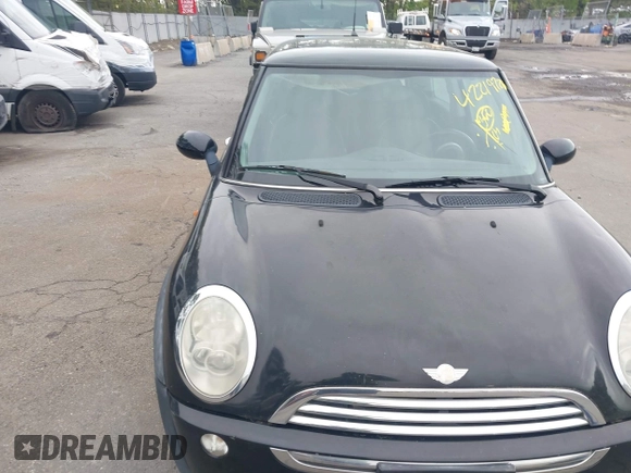2005 MINI Hardtop with VIN WMWRC33535TJ70850, listed as a IAAI auction lot 42219720 with 66,398 mi miles and . Bid and sale history available at DreamBid. Image 6.