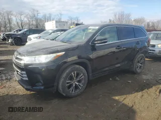 2018 Toyota Highlander LE z VIN 5TDZARFHXJS039831, wystawiony jako Copart lot #42528885 z przebiegiem 36 022 mil mil oraz Szkoda całkowita • Salvage title. Historia ofert i sprzedaży dostępna na DreamBid. Obrazek 1.