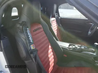 2019 FIAT 124 Spider Urbana Edition z VIN JC1NFAEK8K0142228, wystawiony jako Copart lot #42313995 z przebiegiem 13 935 mil mil oraz Szkoda całkowita • Salvage title. Historia ofert i sprzedaży dostępna na DreamBid. Obrazek 10.