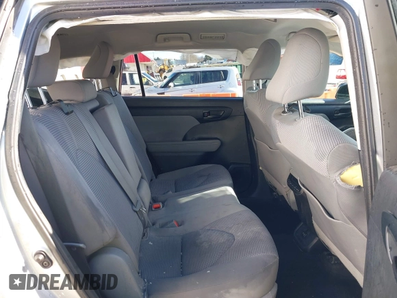 2020 Toyota Highlander LE with VIN 5TDBZRBH0LS045947, listed as a IAAI auction lot 41489923 with 81,946 mi miles and . Bid and sale history available at DreamBid. Image 8.
