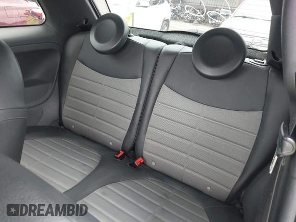 2013 FIAT 500 Sport z VIN 3C3CFFBR8DT666031, wystawiony jako IAAI lot #42189505 z przebiegiem 82 333 mil mil oraz . Historia ofert i sprzedaży dostępna na DreamBid. Obrazek 8.