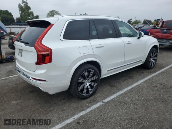 2023 Volvo XC90 Plus z VIN YV4H600N6P1975522, wystawiony jako Copart lot #57581404 z przebiegiem 6 683 mil mil oraz Szkoda całkowita • Salvage title. Historia ofert i sprzedaży dostępna na DreamBid. Obrazek 3.