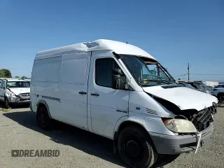 2005 Freightliner Sprinter with VIN WDYPD644X55808602, listed as a Copart auction lot 55554884 with 275,716 mi miles and Salvage Title. Bid and sale history available at DreamBid. Image 11.