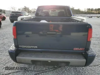 2001 GMC Sonoma SLS w/1SF Pkg with VIN 1GTCS195618199683, listed as a Copart auction lot 85921454 with 186,996 mi miles and Salvage Title. Bid and sale history available at carsss.com. Image 6.