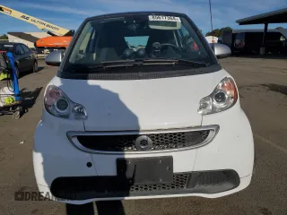 2013 Smart fortwo Passion z VIN WMEEJ9AA6DK725631, wystawiony jako Copart lot #85617364 z przebiegiem Nie podano mil oraz Tytuł czysty. Historia ofert i sprzedaży dostępna na DreamBid. Obrazek 5.