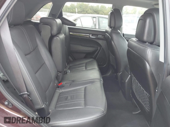 2013 Kia Sorento SX z VIN 5XYKW4A2XDG311577, wystawiony jako IAAI lot #42210698 z przebiegiem 152 599 mil mil oraz . Historia ofert i sprzedaży dostępna na DreamBid. Obrazek 8.