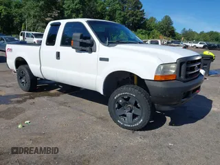 2004 Ford F-250 XL z VIN 1FTNX21L14EB12448, wystawiony jako IAAI lot #42280654 z przebiegiem 231 008 mil mil oraz . Historia ofert i sprzedaży dostępna na DreamBid. Obrazek 1.