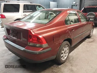 2001 Volvo S60 with VIN YV1RS61R912017817, listed as a IAAI auction lot 41981663 with 44,226 mi miles. Bid and sale history available at carsss.com. Image 4.
