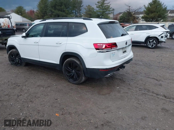 2022 Volkswagen Atlas SE z VIN 1V2KR2CA1NC555087, wystawiony jako IAAI lot #40921013 z przebiegiem 62 834 mil mil oraz . Historia ofert i sprzedaży dostępna na DreamBid. Obrazek 3.