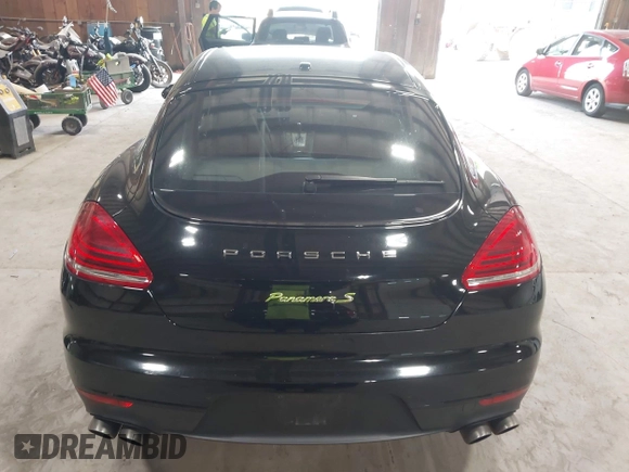 2016 Porsche Panamera S E-Hybrid z VIN WP0AD2A74GL040039, wystawiony jako IAAI lot #42411042 z przebiegiem 60 616 mil mil oraz . Historia ofert i sprzedaży dostępna na DreamBid. Obrazek 17.