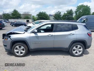 2019 Jeep Compass Latitude z VIN 3C4NJDBB6KT657190, wystawiony jako IAAI lot #42196383 z przebiegiem 55 327 mil mil oraz . Historia ofert i sprzedaży dostępna na DreamBid. Obrazek 15.