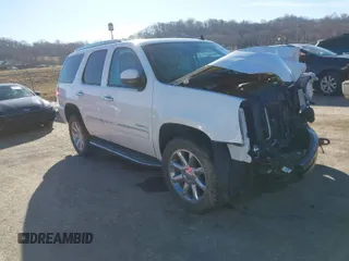 2014 GMC Yukon Denali with VIN 1GKS2EEF2ER111301, listed as a IAAI auction lot 41636112 with 185,956 mi miles. Bid and sale history available at carsss.com. Image 1.