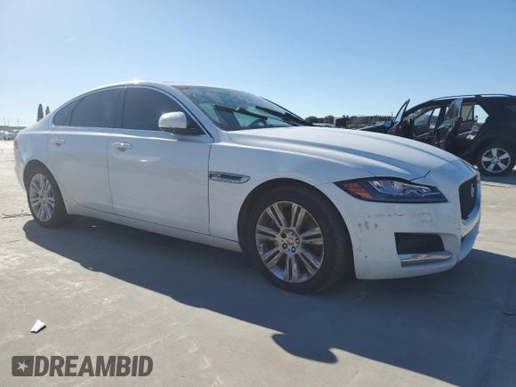2016 Jaguar XF 35t Premium with VIN SAJBJ4BV4GCY21571, listed as a Copart auction lot 81919884 with 161,299 mi miles and Clean Title. Bid and sale history available at carsss.com. Image 4.