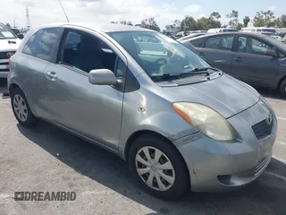 2007 Toyota Yaris z VIN JTDJT923075047727, wystawiony jako IAAI lot #42266415 z przebiegiem 186 222 mil mil oraz . Historia ofert i sprzedaży dostępna na DreamBid. Obrazek 1.