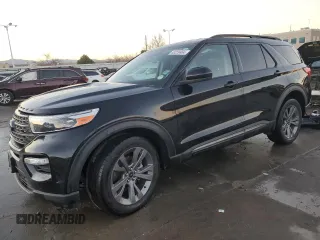 2022 Ford Explorer XLT z VIN 1FMSK8DH9NGA83908, wystawiony jako Copart lot #83226964 z przebiegiem 100 692 mil mil oraz Szkoda całkowita • Salvage title. Historia ofert i sprzedaży dostępna na DreamBid. Obrazek 1.