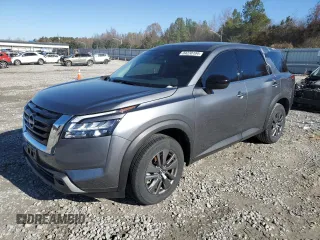 2024 Nissan Pathfinder S z VIN 5N1DR3AC1RC251201, wystawiony jako Copart lot #84238104 z przebiegiem 867 mil mil oraz Nie do naprawy • Non repairable. Historia ofert i sprzedaży dostępna na DreamBid. Obrazek 1.
