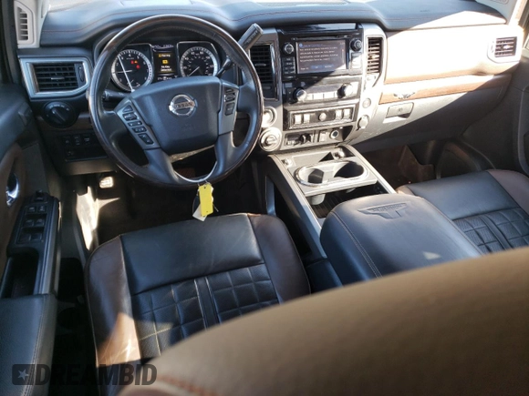2017 Nissan Titan SL z VIN 1N6AA1E54HN512447, wystawiony jako Copart lot #85330734 z przebiegiem 119 424 mil mil oraz Czysty tytuł • Clean title. Historia ofert i sprzedaży dostępna na DreamBid. Obrazek 8.