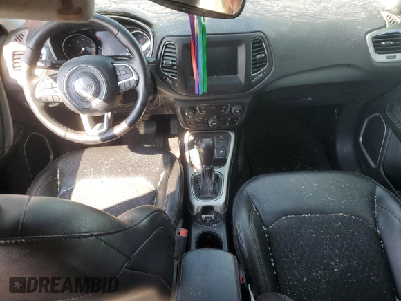 2018 Jeep Compass Latitude z VIN 3C4NJDBB7JT333535, wystawiony jako Copart lot #57238105 z przebiegiem 52 272 mil mil oraz Szkoda całkowita • Salvage title. Historia ofert i sprzedaży dostępna na DreamBid. Obrazek 8.