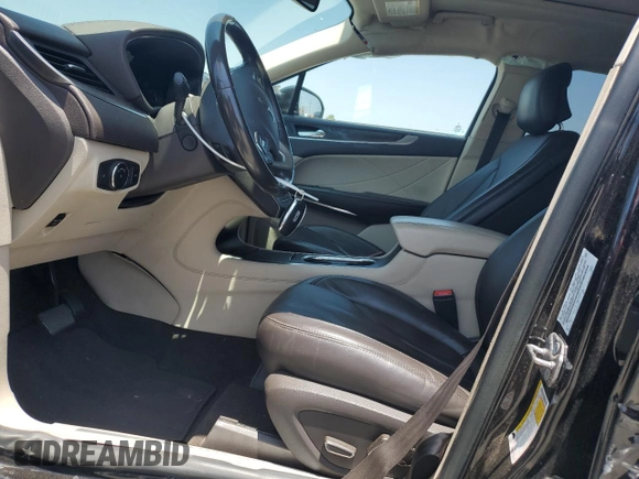 2019 Lincoln MKC Reserve with VIN 5LMCJ3C92KUL30300, listed as a Copart auction lot 61103295 with 42,680 mi miles and Salvage title. Bid and sale history available at DreamBid. Image 7.