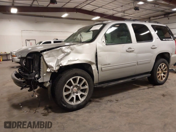 2013 GMC Yukon SLT with VIN 1GKS2CE06DR323343, listed as a IAAI auction lot 41643959 with 246,658 mi miles. Bid and sale history available at carsss.com. Image 19.