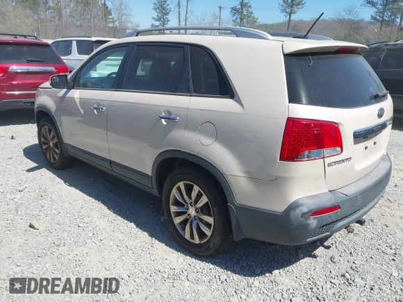 2011 Kia Sorento EX with VIN 5XYKU4A27BG075490, listed as a IAAI auction lot 41853265 with 221,119 mi miles. Bid and sale history available at carsss.com. Image 3.