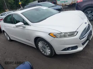 2013 Ford Fusion SE Hybrid z VIN 3FA6P0LU0DR128688, wystawiony jako IAAI lot #42580852 z przebiegiem 137 421 mil mil oraz . Historia ofert i sprzedaży dostępna na DreamBid. Obrazek 1.