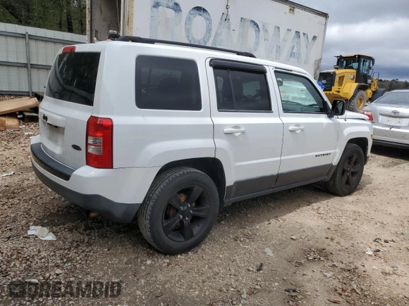 2015 Jeep Patriot Sport z VIN 1C4NJPBA7FD192035, wystawiony jako Copart lot #48484015 z przebiegiem 148 223 mil mil oraz Czysty tytuł • Clean title. Historia ofert i sprzedaży dostępna na DreamBid. Obrazek 3.