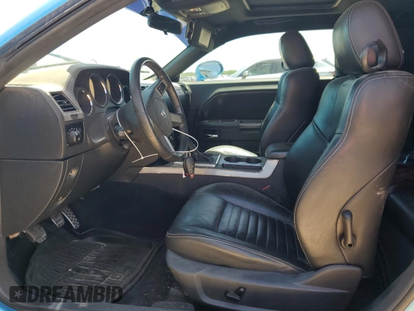 2010 Dodge Challenger R/T Classic z VIN 2B3CJ5DT3AH130736, wystawiony jako Copart lot #53947775 z przebiegiem 113 884 mil mil oraz Szkoda całkowita • Salvage title. Historia ofert i sprzedaży dostępna na DreamBid. Obrazek 7.
