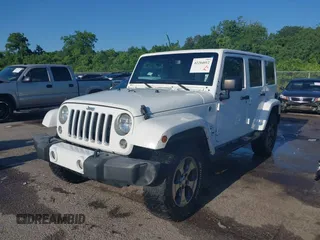 2016 Jeep Wrangler Unlimited 75th Anniversary z VIN 1C4BJWEG1GL250449, wystawiony jako IAAI lot #42204012 z przebiegiem 180 173 mil mil oraz . Historia ofert i sprzedaży dostępna na DreamBid. Obrazek 17.