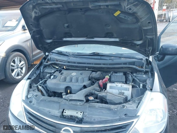 2011 Nissan Versa 1.8 S with VIN 3N1BC1CP5BL385675, listed as a IAAI auction lot 41390597 with 204,069 mi miles. Bid and sale history available at carsss.com. Image 10.