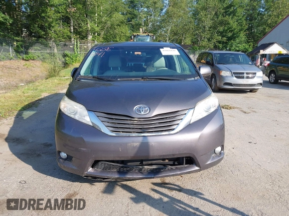 2012 Toyota Sienna XLE z VIN 5TDDK3DC9CS036692, wystawiony jako IAAI lot #42861841 z przebiegiem 122 070 mil mil oraz . Historia ofert i sprzedaży dostępna na DreamBid. Obrazek 12.