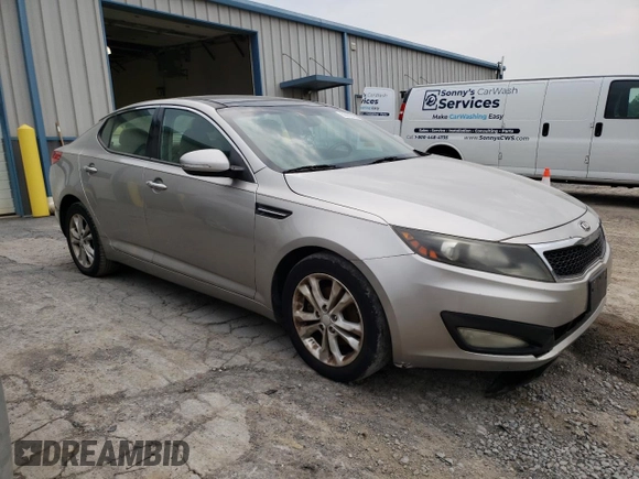 2013 Kia Optima EX z VIN 5XXGN4A75DG168207, wystawiony jako Copart lot #59992435 z przebiegiem 147 298 mil mil oraz Czysty tytuł • Clean title. Historia ofert i sprzedaży dostępna na DreamBid. Obrazek 4.