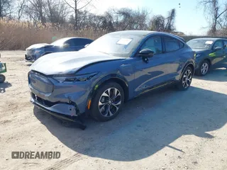 2023 Ford Mustang Mach-E Premium z VIN 3FMTK3SU3PMA65341, wystawiony jako IAAI lot #41747617 z przebiegiem 3 430 mil mil oraz . Historia ofert i sprzedaży dostępna na DreamBid. Obrazek 2.