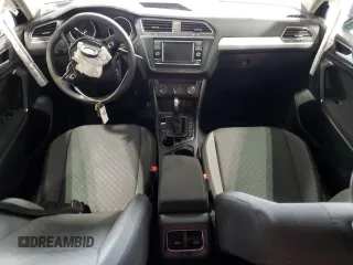 2018 Volkswagen Tiguan S z VIN 3VV1B7AX2JM030331, wystawiony jako Copart lot #56221945 z przebiegiem Nie podano mil oraz Szkody całkowita. Historia ofert i sprzedaży dostępna na DreamBid. Obrazek 8.