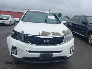 2015 Kia Sorento LX with VIN 5XYKTCA63FG586054, listed as a IAAI auction lot 42246543 with 159,427 mi miles and . Bid and sale history available at DreamBid. Image 12.