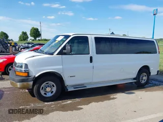 2005 Chevrolet Express Passenger с VIN 1GAHG39UX51132926, выставлен на аукционе IAAI как лот 42354919 с пробегом 148 739 миль миль и . История ставок и продаж доступна на DreamBid. Изображение 14.