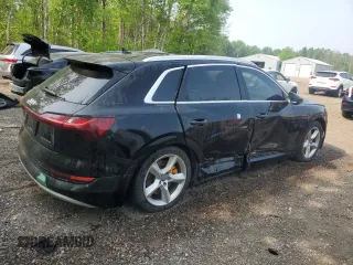 2019 Audi e-tron Prestige z VIN WA1VAAGE8KB008858, wystawiony jako Copart lot #56161725 z przebiegiem 123 111 mil mil oraz Czysty tytuł • Clean title. Historia ofert i sprzedaży dostępna na DreamBid. Obrazek 3.