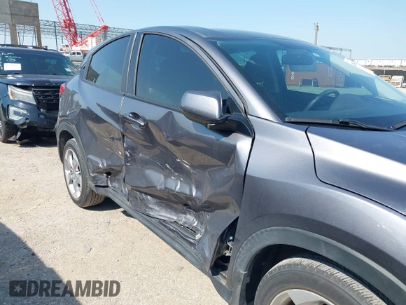 2022 Honda HR-V LX z VIN 3CZRU5H30NM718329, wystawiony jako IAAI lot #42396971 z przebiegiem 28 411 mil mil oraz . Historia ofert i sprzedaży dostępna na DreamBid. Obrazek 6.